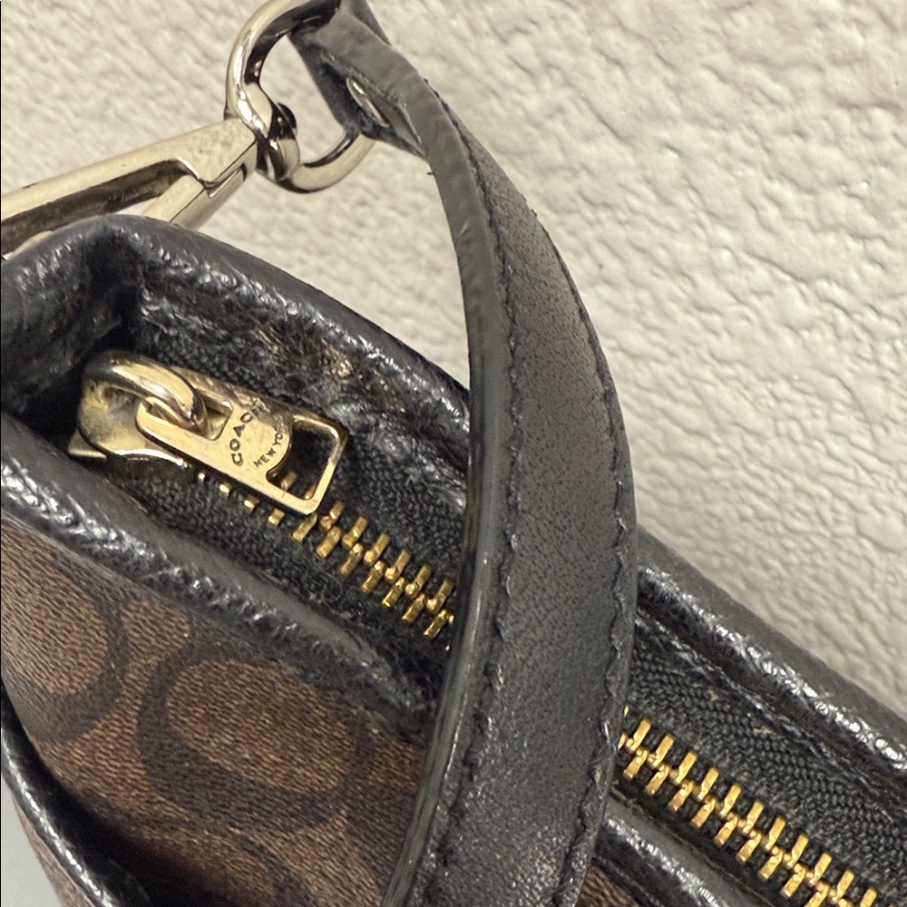 Coach Black and Brown Signature Shoulder Bag - Picture 4 of 11